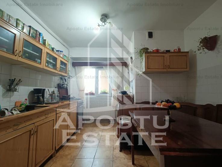 Apartament cu 4 camere, centrala proprie, zona Aradului