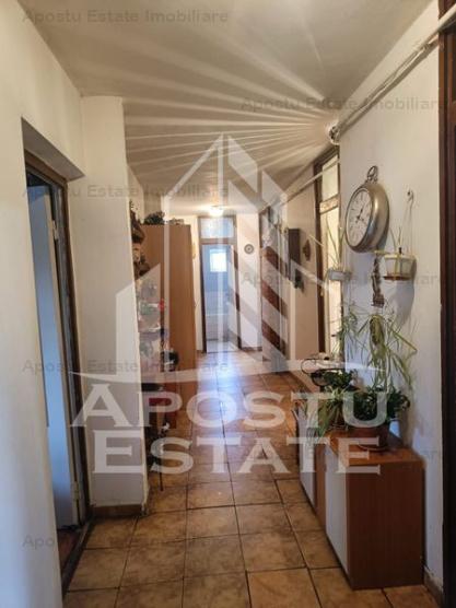 Apartament cu 4 camere, centrala proprie, zona Aradului