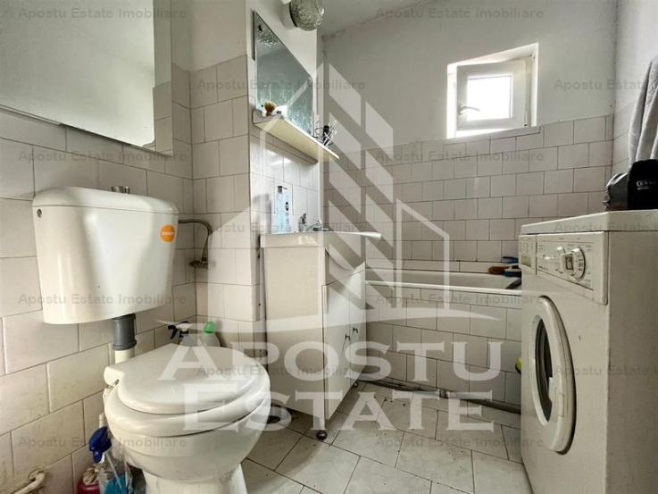 Apartament cu 4 camere, centrala proprie, zona Aradului