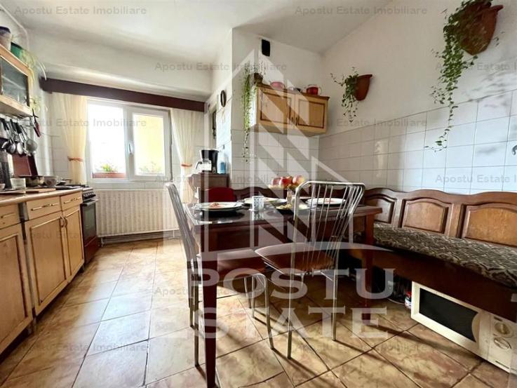 Apartament cu 4 camere, centrala proprie, zona Aradului