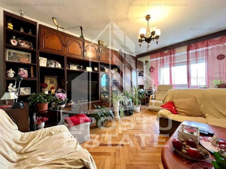 Apartament cu 4 camere, centrala proprie, zona Aradului