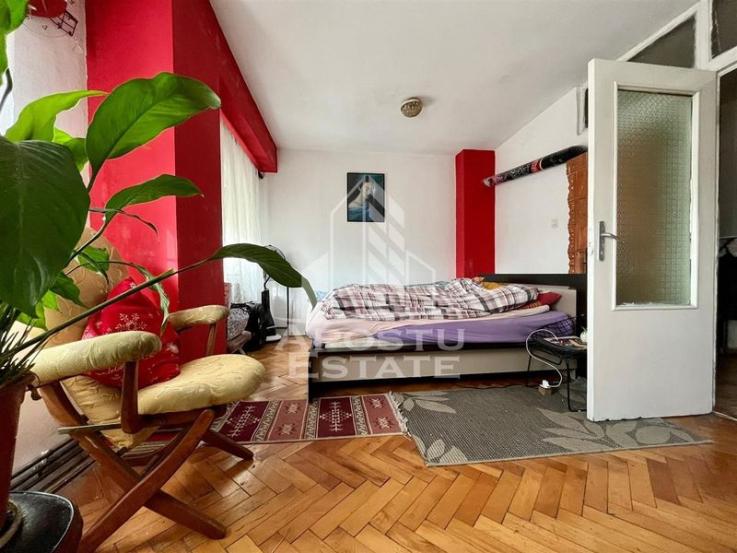 Apartament cu 4 camere, centrala proprie, zona Aradului