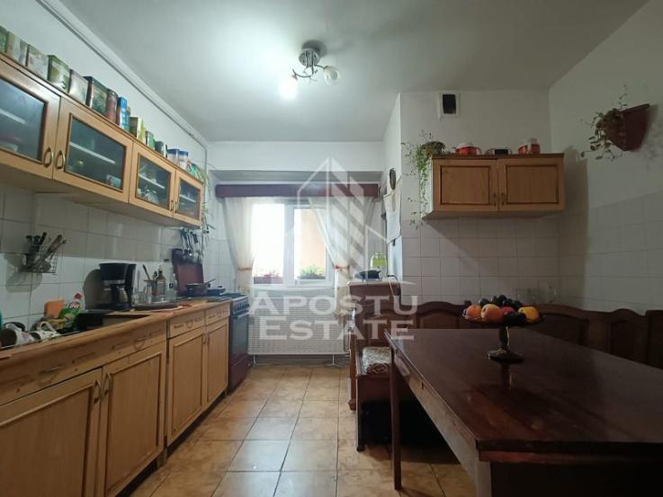 Apartament cu 4 camere, centrala proprie, zona Aradului