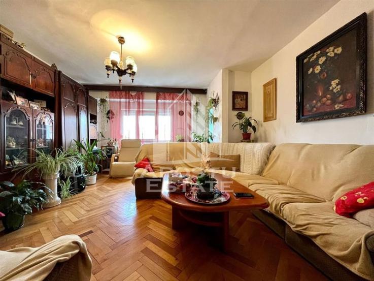 Apartament cu 4 camere, centrala proprie, zona Aradului