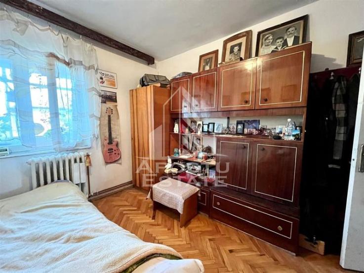 Apartament cu 4 camere, centrala proprie, zona Aradului