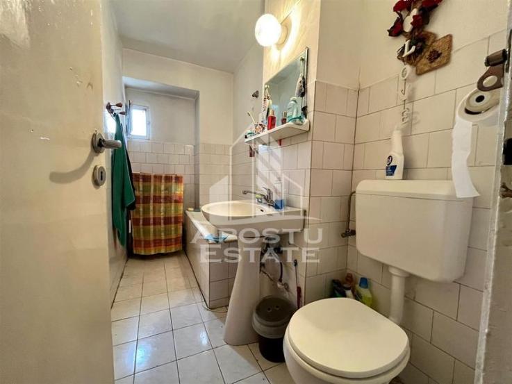 Apartament cu 4 camere, centrala proprie, zona Aradului