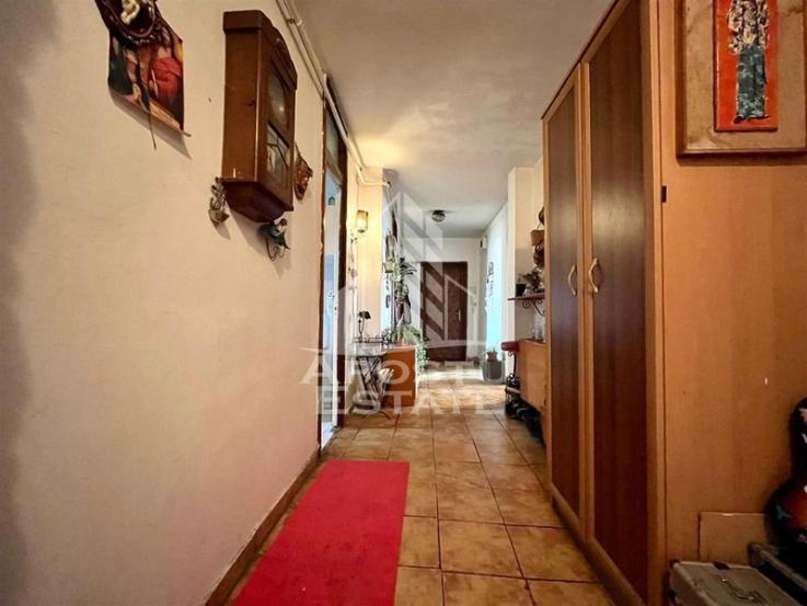 Apartament cu 4 camere, centrala proprie, zona Aradului