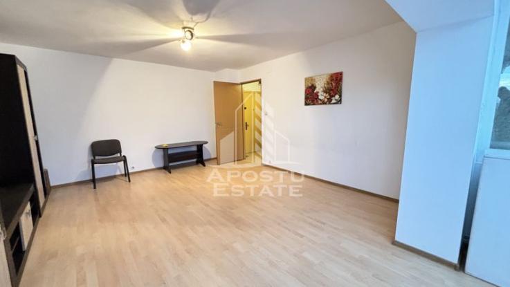 Apartament cu o camera spatios, centrala proprie, zona Sagului