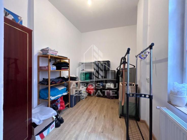 Apartament 3 camere, etaj intermediar in Piata Unirii