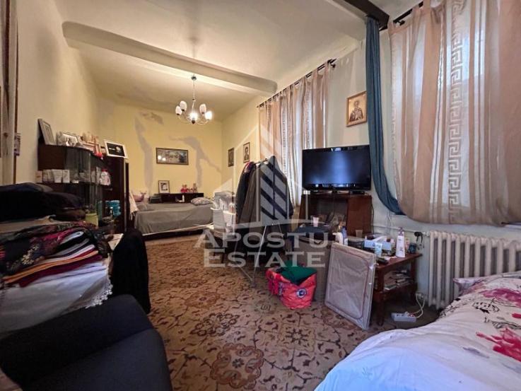 Apartament 3 camere, etaj intermediar in Piata Unirii