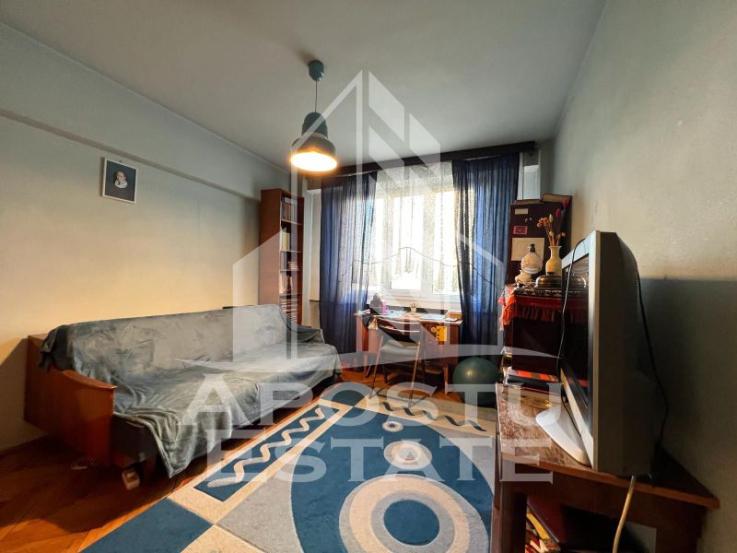 Apartament 3 camere, etaj 3, centrala proprie, Piata Marasti