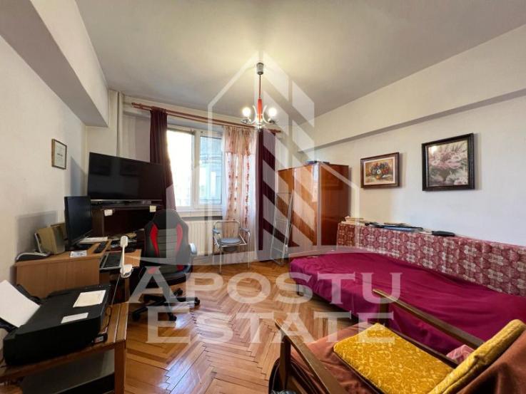 Apartament 3 camere, etaj 3, centrala proprie, Piata Marasti