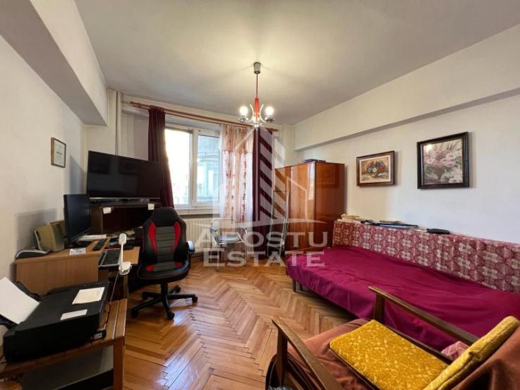 Apartament 3 camere, etaj 3, centrala proprie, Piata Marasti