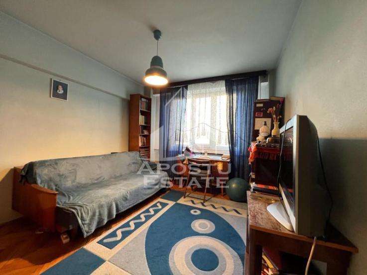 Apartament 3 camere, etaj 3, centrala proprie, Piata Marasti