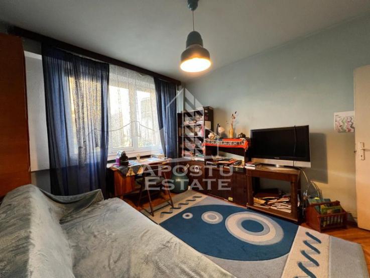 Apartament 3 camere, etaj 3, centrala proprie, Piata Marasti