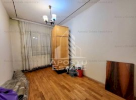 Apartament decomandat cu 3 camere, etaj intermediar, centrala, Lipovei