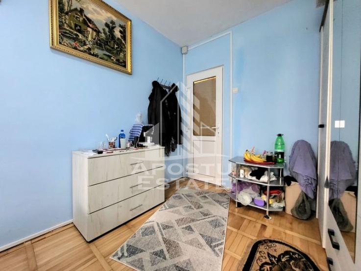 Apartament cu 3 camere, parter,  zona Dacia