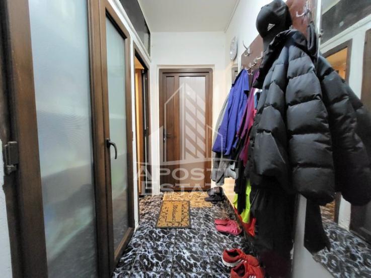 Apartament cu 3 camere, parter,  zona Dacia