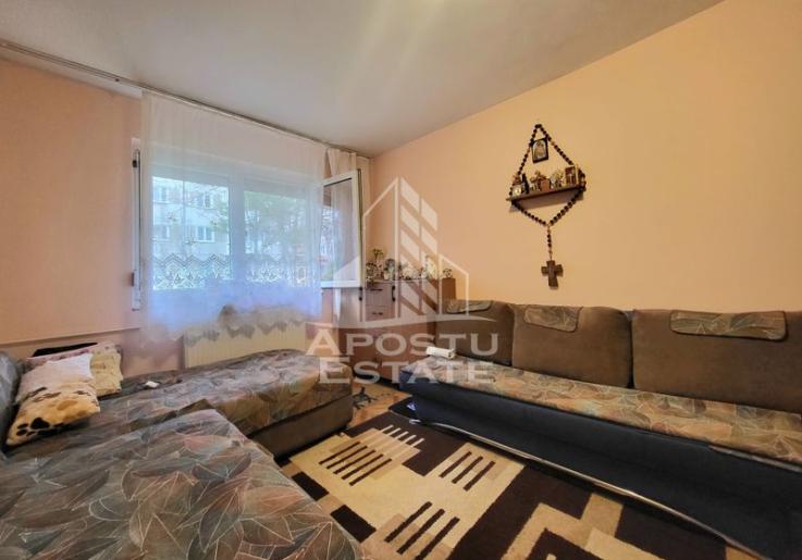 Apartament cu 3 camere, parter,  zona Dacia