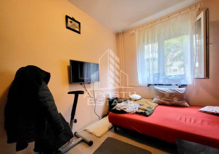 Apartament cu 3 camere, parter,  zona Dacia