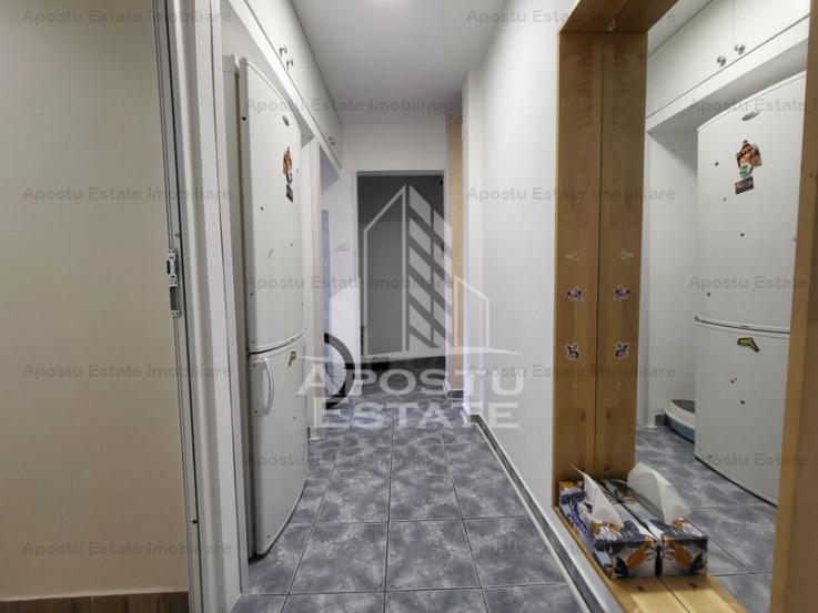 Apartament cu 3 camere si 2 balcoane, centrala proprie,  zona Cetatii