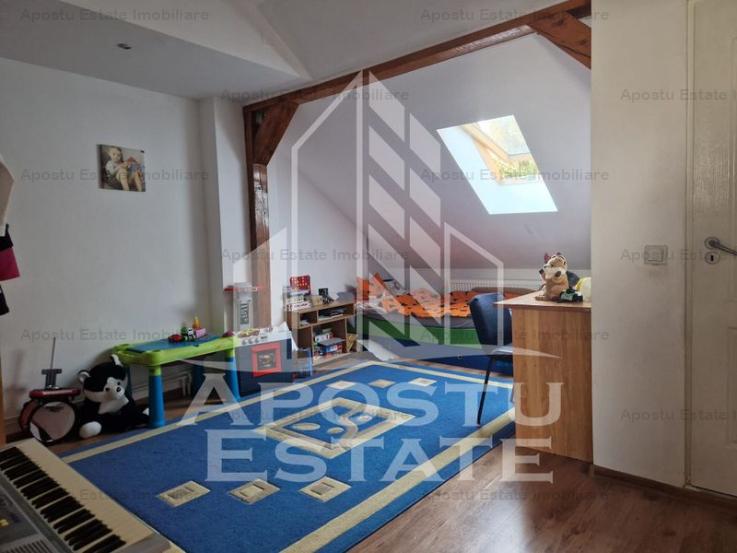 Casa individuala cu 4 apartamente si curte ,257 mpu ,zona Romanilor