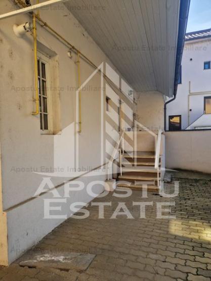 Casa individuala cu 4 apartamente si curte ,257 mpu ,zona Romanilor