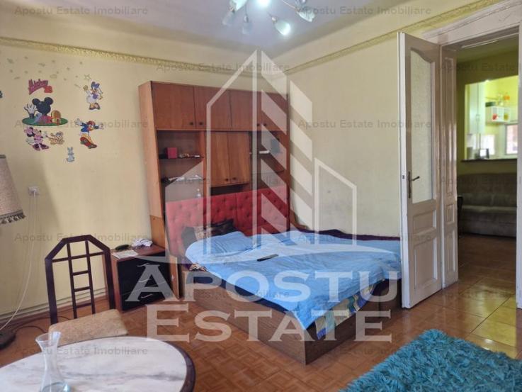 Casa individuala cu 4 apartamente si curte ,257 mpu ,zona Romanilor