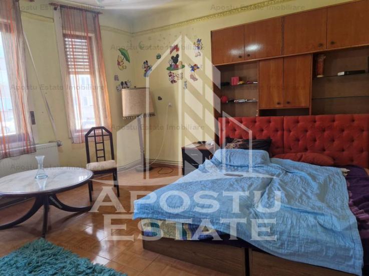 Casa individuala cu 4 apartamente si curte ,257 mpu ,zona Romanilor