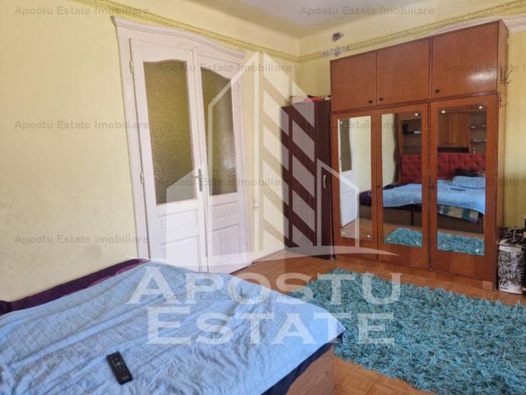 Casa individuala cu 4 apartamente si curte ,257 mpu ,zona Romanilor