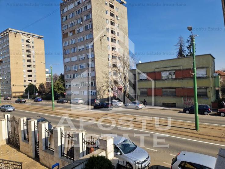 Casa individuala cu 4 apartamente si curte ,257 mpu ,zona Romanilor