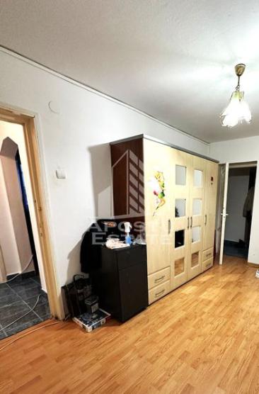 Apartament cu 3 camere, de vanzare, in zona Fortuna, Arad.