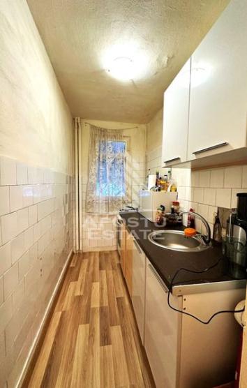 Apartament cu 3 camere, de vanzare, in zona Fortuna, Arad.