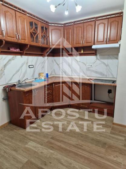 Apartament cu 3 camere ,80 mpu semidecomandat ,Parneava Pet Friendly