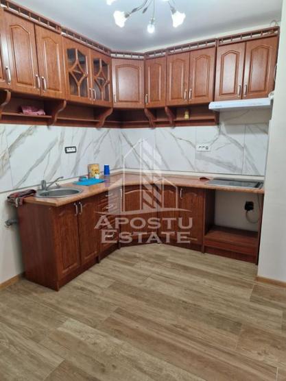 Apartament cu 3 camere ,80 mpu semidecomandat ,Parneava Pet Friendly