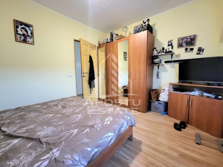 Apartament cu 3 camere, open-space, centrala proprie, zona Lipovei