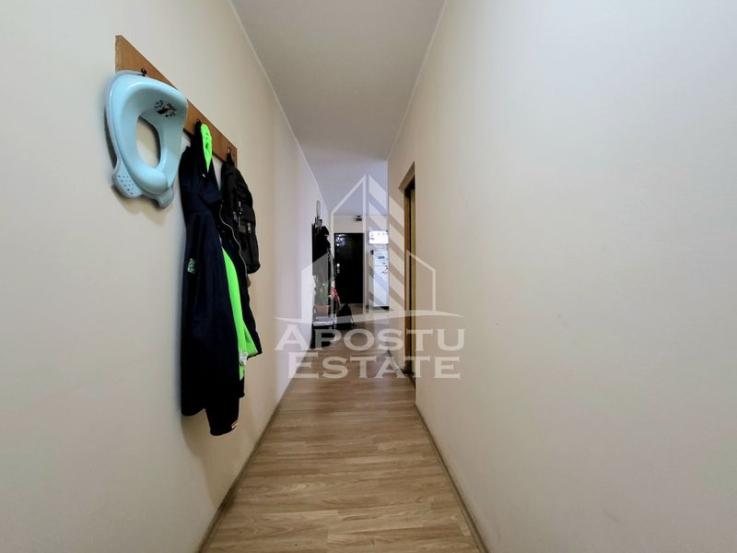 Apartament cu 3 camere, open-space, centrala proprie, zona Lipovei