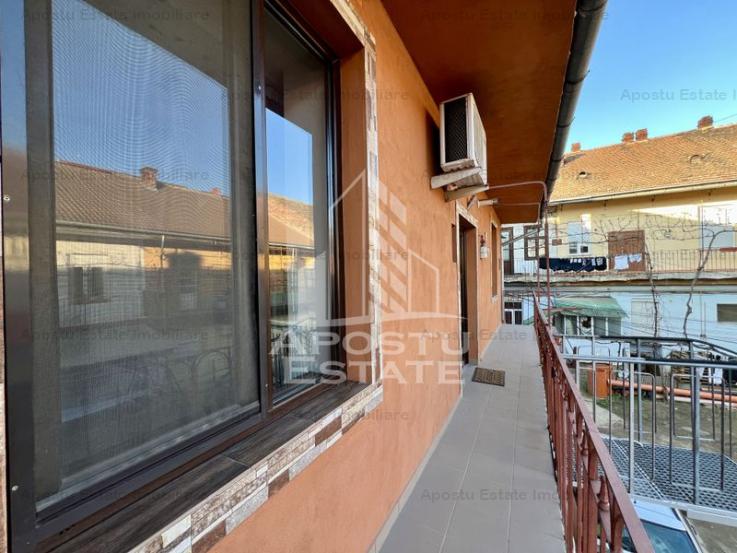 Apartament 2 camere renovat, 2 boxe si loc de parcare