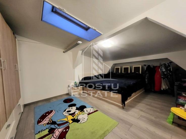 Apartament cu 3 camere, decomandat,  cu scara interioara, zona Lipovei