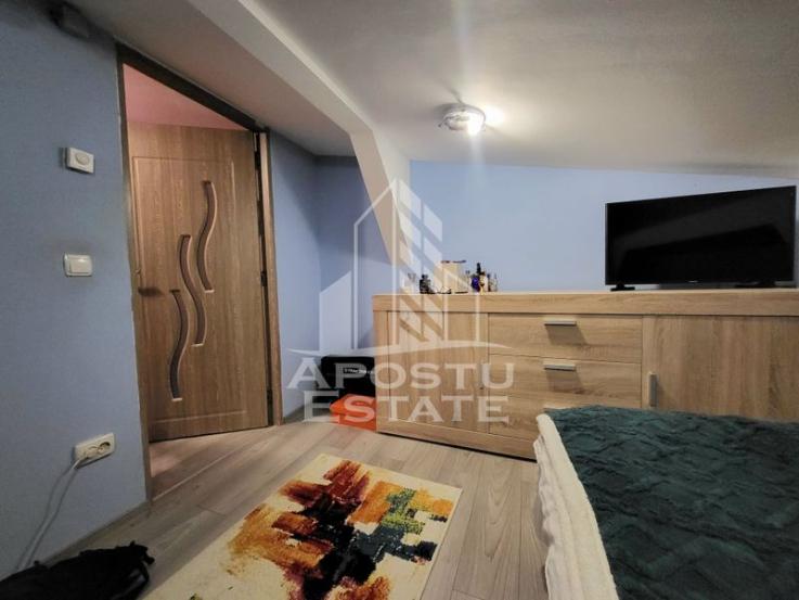 Apartament cu 3 camere, decomandat,  cu scara interioara, zona Lipovei