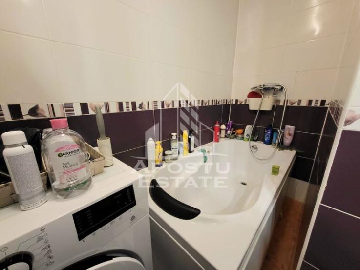 Apartament cu 3 camere, decomandat,  cu scara interioara, zona Lipovei