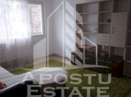 Apartament 4 camere,  2 bai, decomandat, Dacia