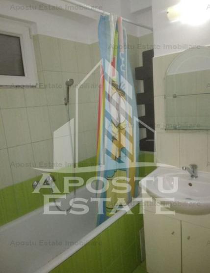 Apartament 4 camere,  2 bai, decomandat, Dacia