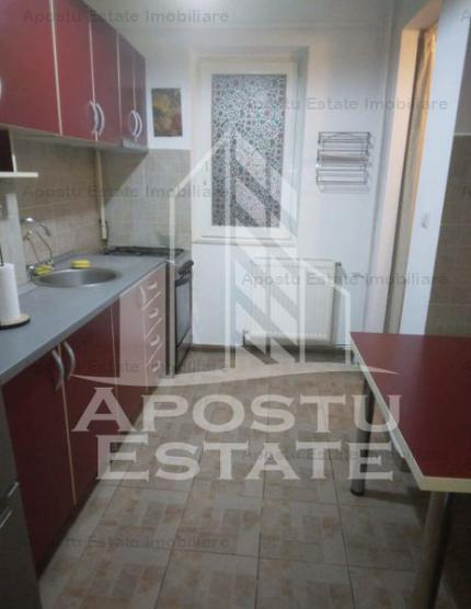 Apartament 4 camere,  2 bai, decomandat, Dacia