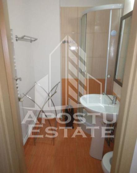 Apartament 4 camere,  2 bai, decomandat, Dacia