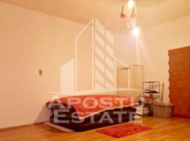 Apartament cu 2 camere la curte comuna,75 mp,Parneava COMISION 0 %