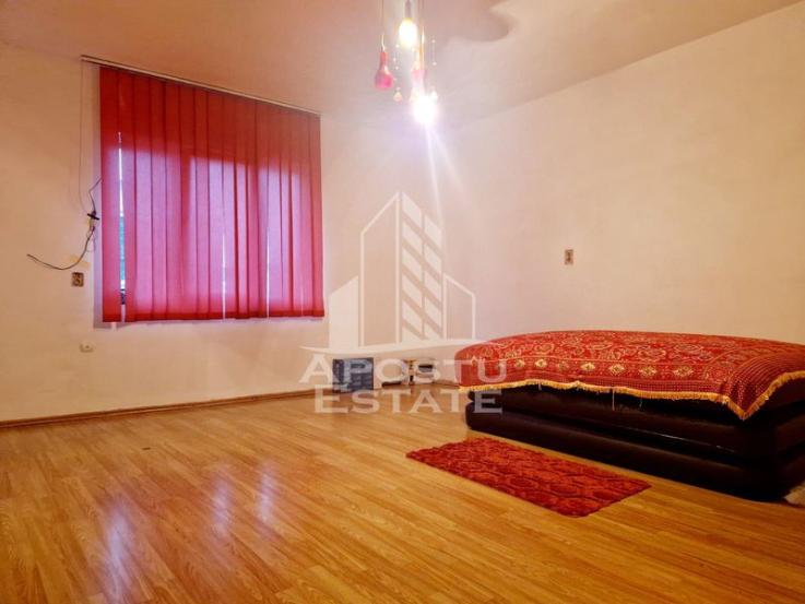 Apartament cu 2 camere la curte comuna,75 mp,Parneava COMISION 0 %