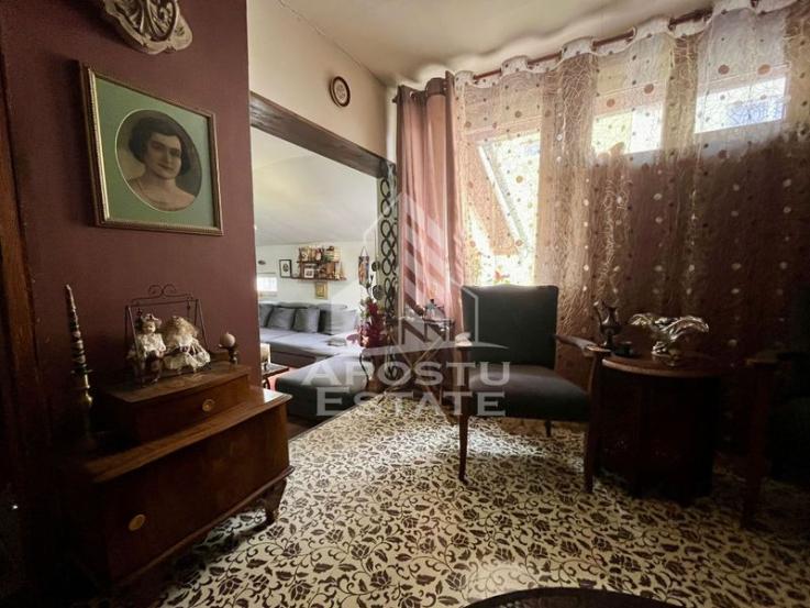 Casa cu 6 camere, pe doua nivele, zona Lipovei, Timisoara