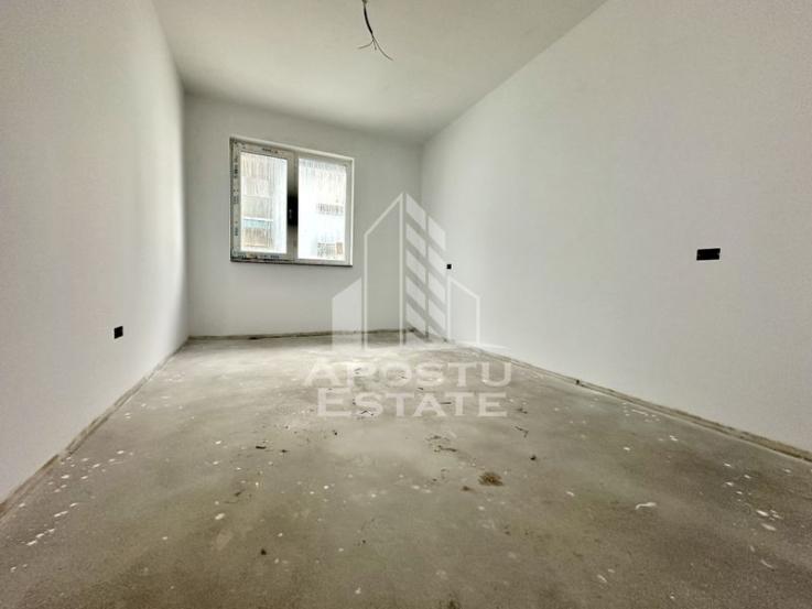 Apartament cu 3 camere, decomandat, etaj intermediar, zona Planetelor