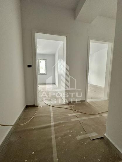 Apartament cu 3 camere, decomandat, etaj intermediar, zona Planetelor